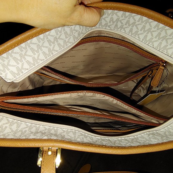 Michael Kors - Signature Jet Set Vanilla Tote - Picture 4 of 6